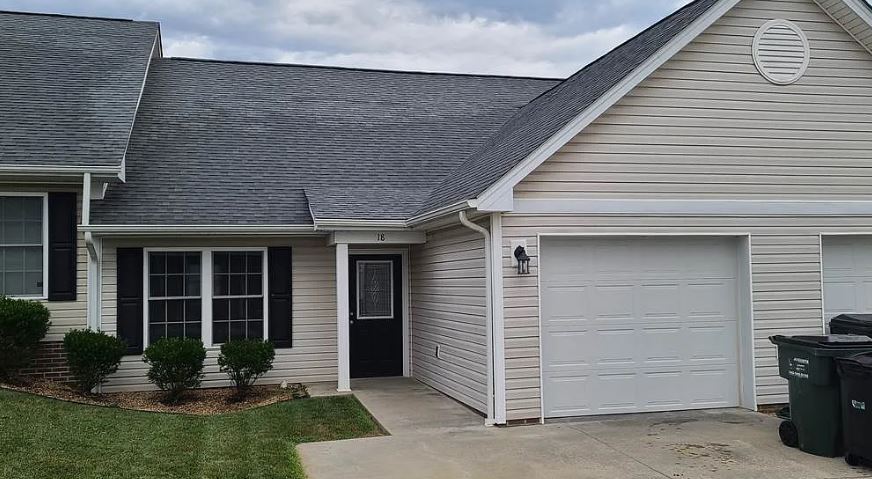 18 Paige Dr in Staunton, VA - Building Photo