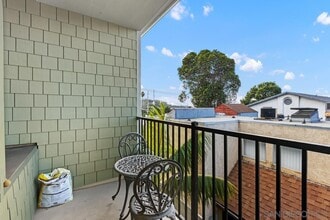5654 Lauretta St, Unit 5650 in San Diego, CA - Building Photo - Building Photo