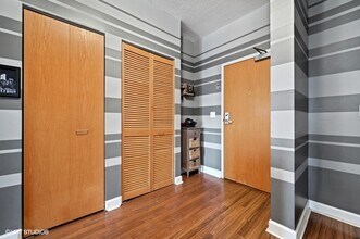 5 E 14th Pl in Chicago, IL - Building Photo - Building Photo