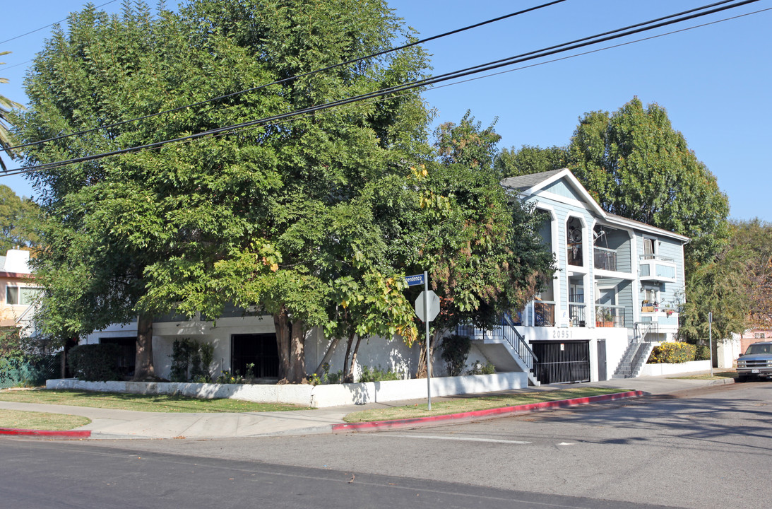 20951 Wyandotte St in Canoga Park, CA - Building Photo