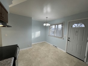 1025 Mayfair Dr in Racine, WI - Building Photo - Building Photo