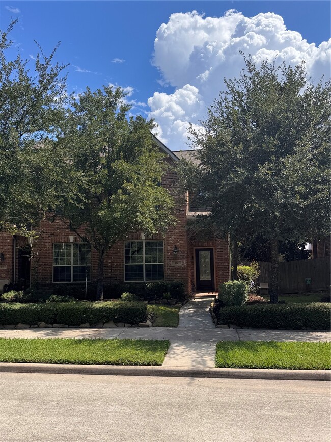 property at 137 E Montfair Blvd