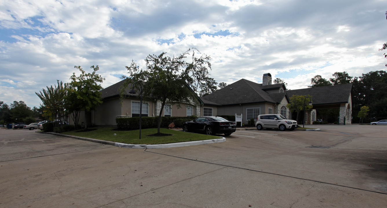 Carriage Inn in Conroe, TX - Foto de edificio