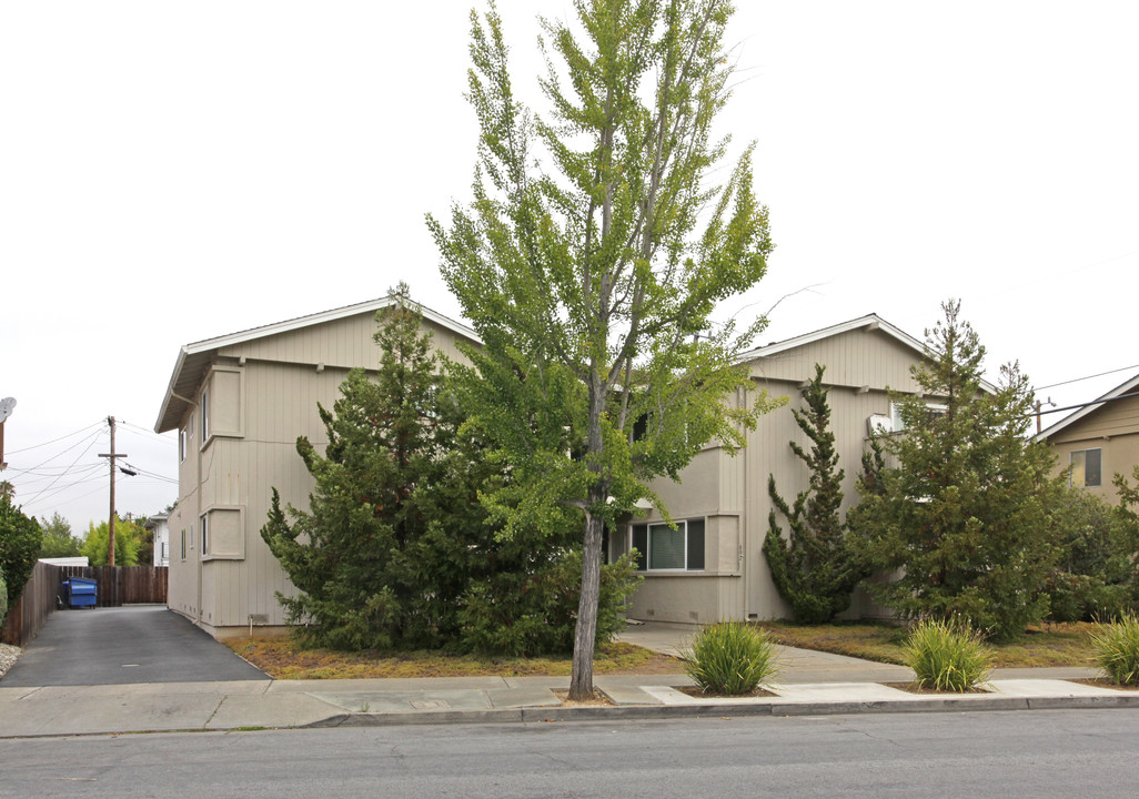 697 Grand Coulee Ave in Sunnyvale, CA - Building Photo