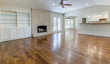 7305 W Rim Dr in Austin, TX - Building Photo - Building Photo