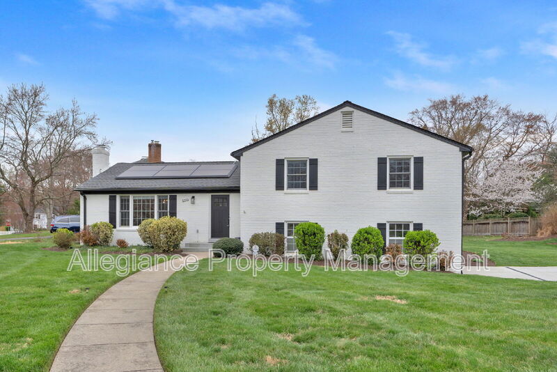 2215 Lida Ct in Alexandria, VA - Building Photo