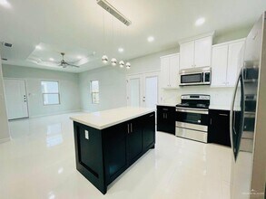 14 W Rutherford Ave in Edinburg, TX - Building Photo - Building Photo