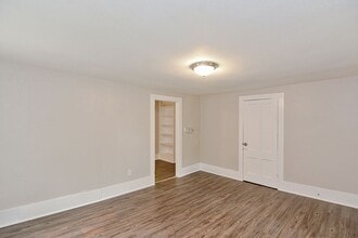 97 Groton St, Unit Unit 2 in Pepperell, MA - Foto de edificio - Building Photo