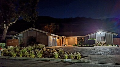 6216 Paseo Canyon Dr in Malibu, CA - Building Photo - Building Photo