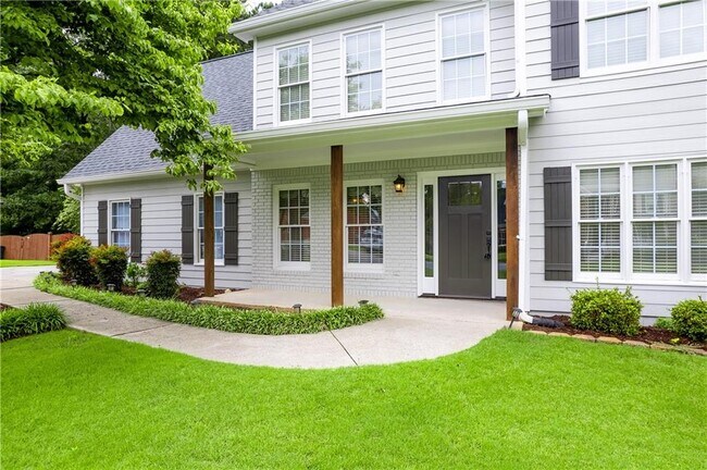 2232 Woodbriar Dr in Buford, GA - Building Photo - Building Photo