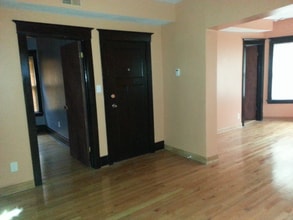 300 N Lockwood Ave, Unit 2 in Chicago, IL - Foto de edificio - Building Photo