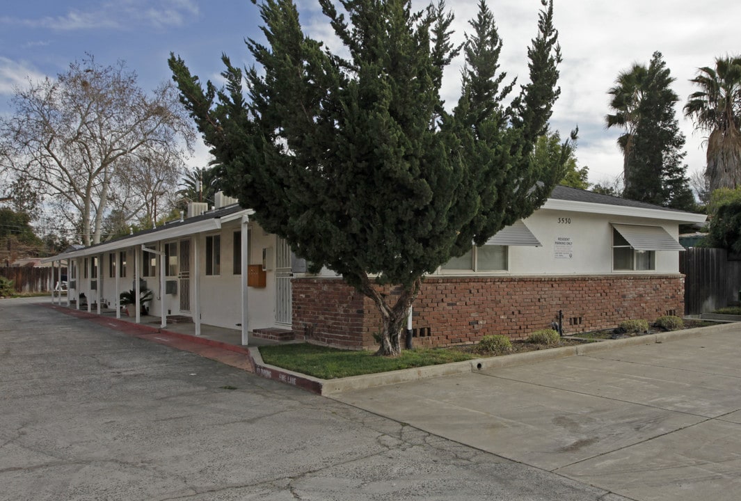 3530 Morse Ave in Sacramento, CA - Foto de edificio