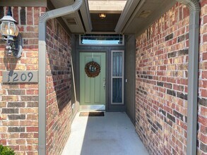 1209 SW 159th Terrace in Oklahoma City, OK - Building Photo - Building Photo