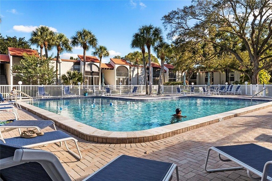 3273 S Beneva Rd, Unit 203 in Sarasota, FL - Building Photo