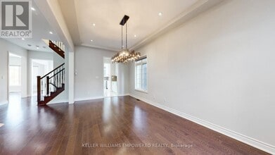 138 Crane St in Aurora, ON - Building Photo - Building Photo