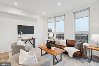 2400 Frankford Ave, Unit 303 in Philadelphia, PA - Building Photo - Building Photo