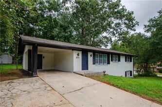 3833 Wedgefield Cir in Decatur, GA - Building Photo - Building Photo