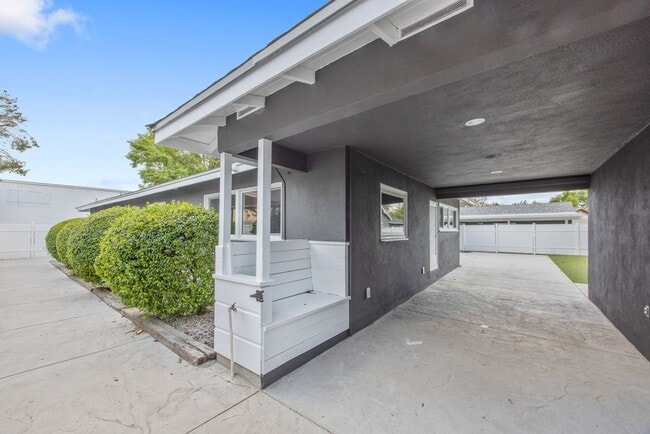 22650 Sherman Way in Los Angeles, CA - Building Photo - Building Photo