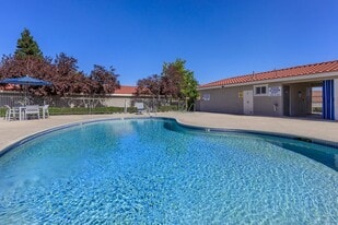 Sunset Pointe in Hesperia, CA - Building Photo