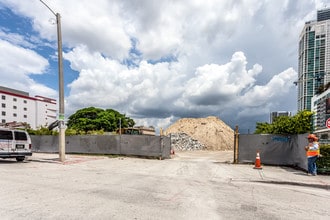 Bezel Miami Worldcenter in Miami, FL - Foto de edificio - Building Photo