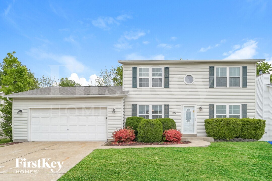 256 Cherrywood Parc Dr, Unit 11-104 in O'Fallon, MO - Foto de edificio