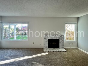 13549 Longfellow Ln in San Diego, CA - Building Photo - Building Photo