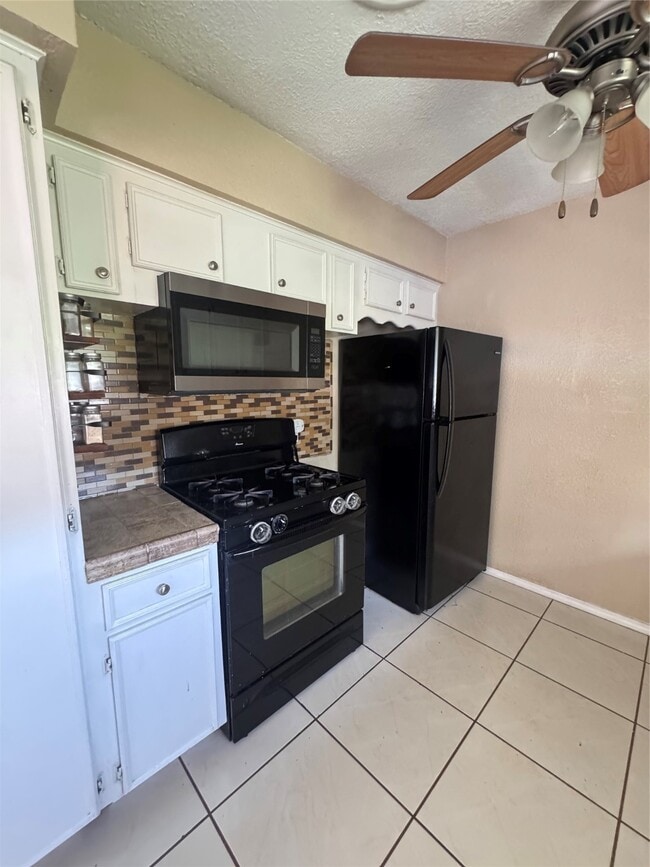 228 Meadowlawn St in Shoreacres, TX - Building Photo - Building Photo