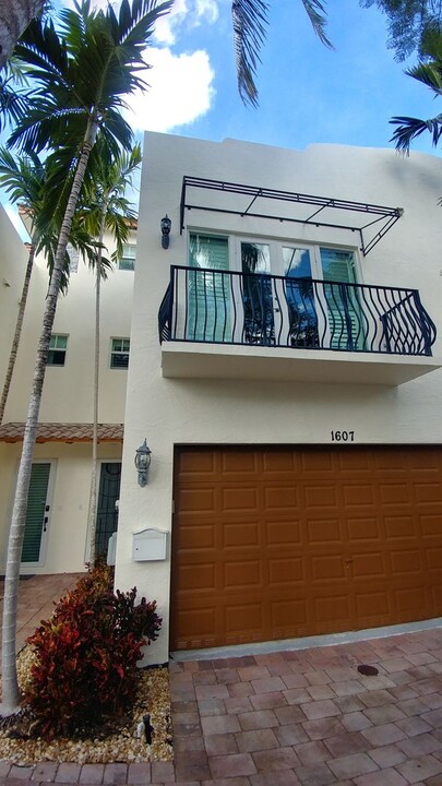 1607 NE 9th St in Fort Lauderdale, FL - Foto de edificio