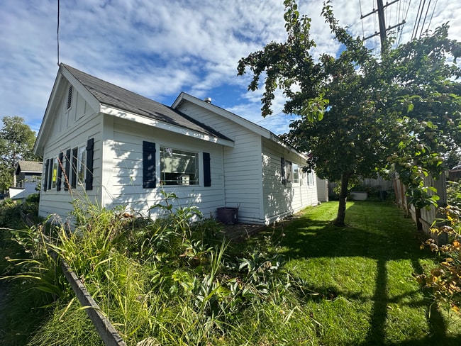 524 W 12th Ave in Anchorage, AK - Foto de edificio - Building Photo