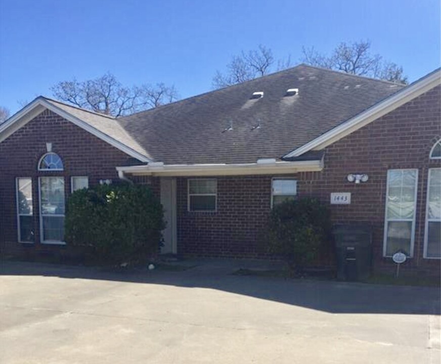 1441-1443 Western Oaks Ct in Bryan, TX - Building Photo