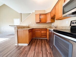 12043 W Cross Dr in Littleton, CO - Building Photo - Building Photo