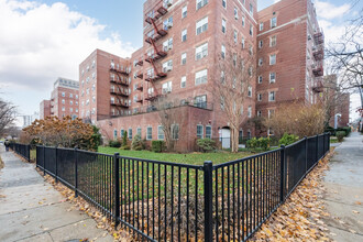 7715 113th St in Forest Hills, NY - Building Photo - Building Photo