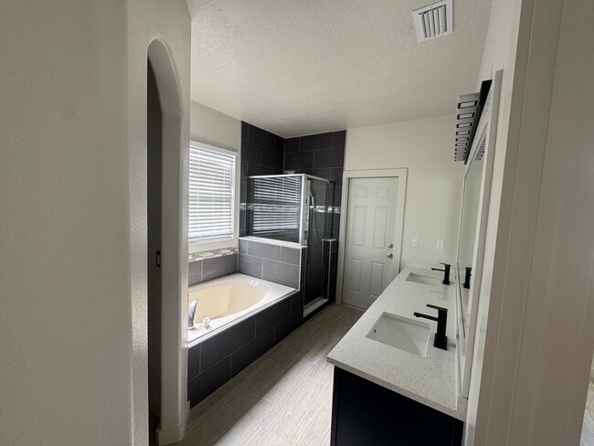 839 Knollwood Dr in Davenport, FL - Foto de edificio - Building Photo