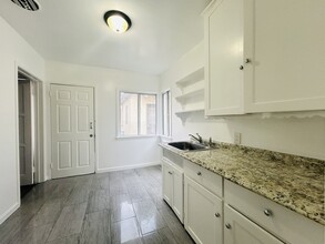 14210 Sylvan St, Unit 3 in Van Nuys, CA - Building Photo - Building Photo