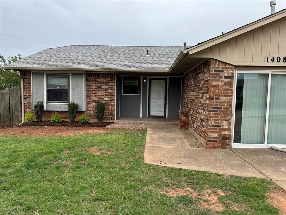 1408 SE 8th St in Moore, OK - Foto de edificio
