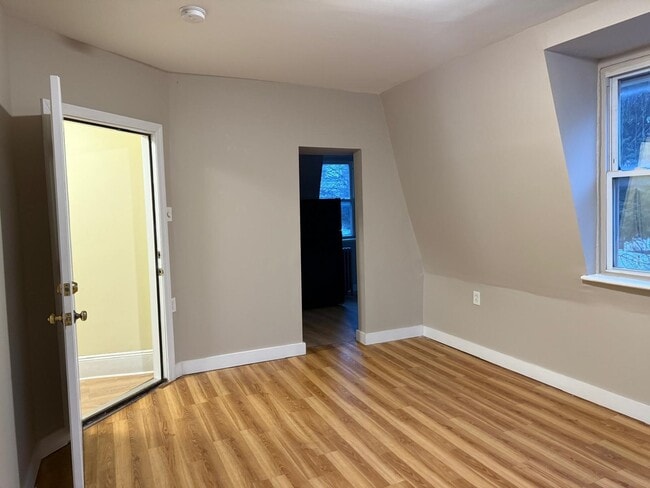 1635 Union Turnpike in North Bergen, NJ - Foto de edificio - Building Photo