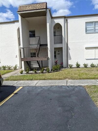 7701 Starkey Rd, Unit 710 in Seminole, FL - Foto de edificio - Building Photo