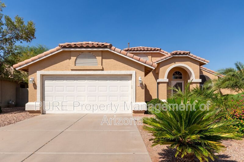 12406 W Roanoke Ave in Avondale, AZ - Building Photo