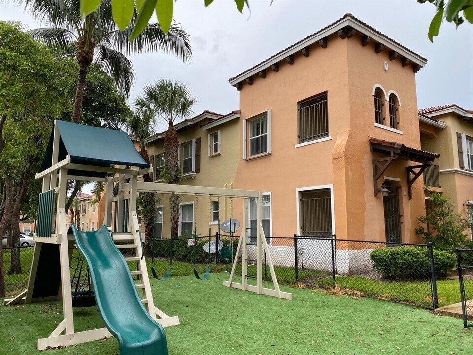 3557 Forest Hill Blvd-Unit -50 in Palm Springs, FL - Building Photo