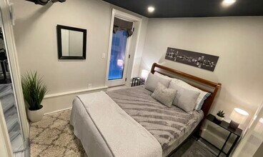134 Fuller St, Unit R in Brookline, MA - Foto de edificio - Building Photo