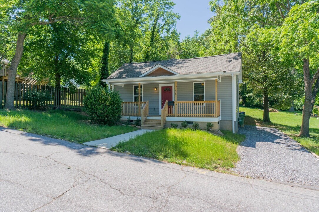 56 Alabama Ave in Asheville, NC - Building Photo