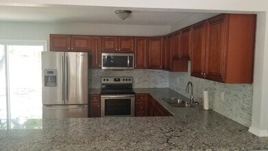 3277 49th Ave N in St. Petersburg, FL - Building Photo - Building Photo