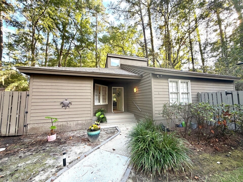 4 Fernwood Trail in Hilton Head Island, SC - Building Photo