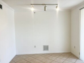 6482 Emerald Dunes Dr, Unit 302 in West Palm Beach, FL - Building Photo - Building Photo