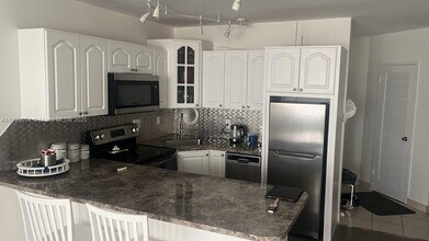 1936 S Ocean Dr in Hallandale Beach, FL - Building Photo - Building Photo