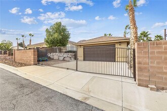 200 W Desert Rose Dr in Henderson, NV - Building Photo - Building Photo