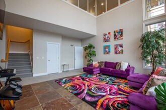 678 Scenic Hills Dr in North Salt Lake, UT - Foto de edificio - Building Photo