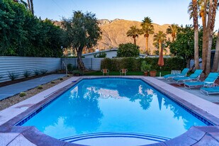 1423 E San Lorenzo Rd in Palm Springs, CA - Building Photo