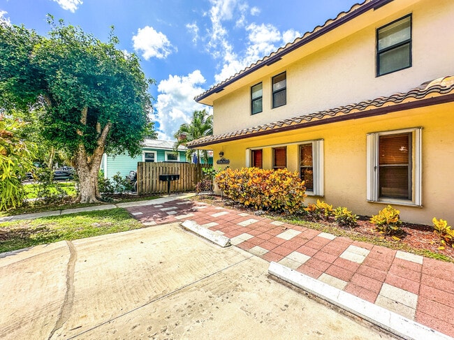 115 N Palmway in Lake Worth Beach, FL - Building Photo - Building Photo