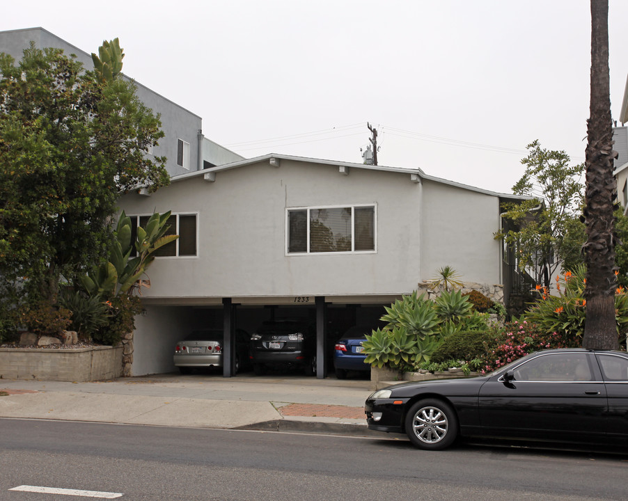 1233 20th St in Santa Monica, CA - Building Photo